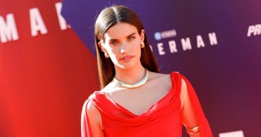 سارة سامبايو تكشف التقاطها أكثر من 1000 سيلفى في Superman لهذا السبب سارة سامبايو
