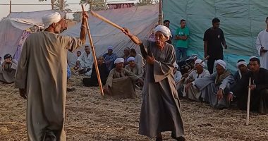 75 عاما ومازال يمارس التحطيب.. "مبارك" يحكى تفاصيل أصعب المواقف وفوائد اللعبة