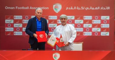 البرتغالي كارلوس كيروش يوقع عقود تدريب المنتخب العماني رسميا.. صور كيروش