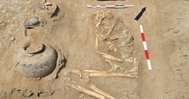 اكتشاف مقبرة ملك محارب عمرها 3800 عام في أذربيجان بقايا هياكل عظمية وقطع أثرية