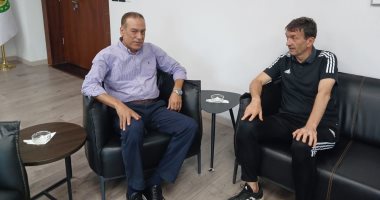 مصطفى عزام يستقبل المحاضر الدولي إيجور المشرف على معسكر رخص الـVAR مصطفى عزام مع إيجور