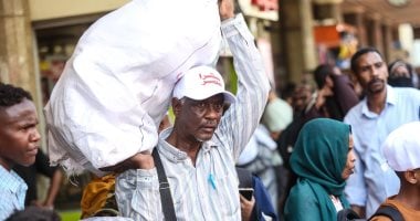 بدء توافد السودانيين على محطة مصر لاستقلال القطار المتجه لأسوان بدء توافد السودانيين على محطة مصر