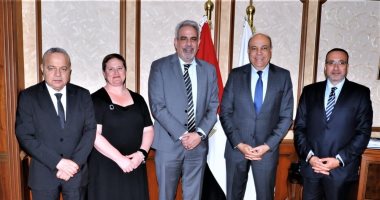 وزير الطيران يستقبل نائب رئيس"إياتا" لمنطقة الشرق الأوسط وشمال أفريقيا.. بحث تعزيز التعاون في مجال النقل الجوي.. العوضي: نسعى لتوسيع آفاق التعاون الفني والتشغيلي.. ونثمن التجربة المصرية فى استيعاب الحركة الجوية الدكتور سامح الحفني وزير الطيران المدني