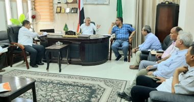 وكيل تعليم الشرقية يناقش إنهاء الفترات المسائية وحل مشكلات المبانى المتعثرة