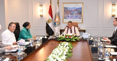 محافظ جنوب سيناء يعقد اجتماعًا لمتابعة التقنين والتصالح وإزالة التعديات جانب من الاجتماع