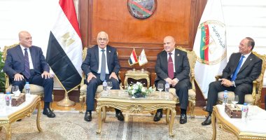 النائب العام يقدم التهنئة لرئيس النيابة الإدارية بمنصبه الجديد