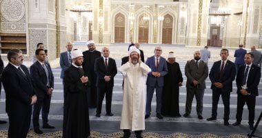 شاهد رئيس الشئون الدينية التركى يرفع الأذان داخل مسجد مصر بالعاصمة الإدارية رئيس الشئون الدينية التركى يرفع الأذان داخل مسجد مصر