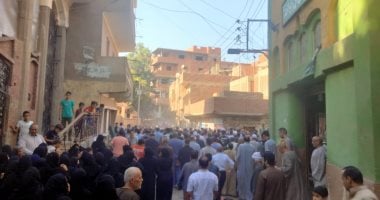 تشييع جثمانى شابين جراء اصطدام سيارة بمحطة الأتوبيس الترددى فى السلام الجنازة