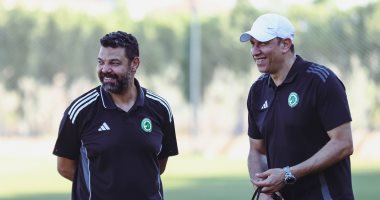 مجدى عبد العاطى برفقة عبد الظاهر السقا مدير الكرة بمودرن سبورت 