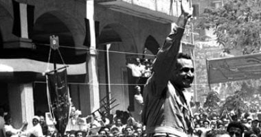 فى بيتنا ثورة.. أسرار وحكايات ليلة 23 يوليو كما ترويها تحية عبد الناصر: منتصف ليلة الثورة سمعت صوت طلقات كثيرة ناحية قصر القبة فقلت لشقيقيه "لا بد أن يكون جمال من الذين يطلقون الرصاص ويهاجمون القصر".. وبكيت جمال عبد الناصر
