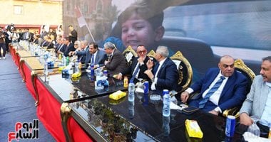 وسط هتافات التأييد.. حزب الجبهة الوطنية يحشد الآلاف فى مؤتمر جماهيرى بالجيزة.. محمود شعراوى: نخدم المواطن بصدق.. أحمد رسلان: لا خوف على وطن يقوده الرئيس السيسي.. علاء فؤاد: نخوض الانتخابات برؤية واقعية حزب الجبهة الوطنية