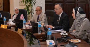 جامعة الإسكندرية تناقش إدراج مقرر أساسيات الذكاء الاصطناعى ضمن برامج الدراسات العليا