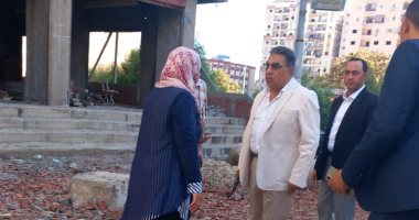 محافظ الدقهلية يشكر عمال النظافة ويوجه بإزالة مخالفات الأبراج فورًا خلال جولة مفاجئة بطلخا