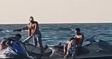 لحظة انتشال آدم من المياه