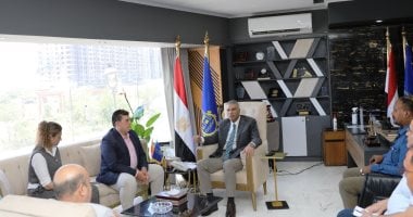 محافظ أسوان: تقنين أراضى الدولة أولوية قصوى ونشيد بجهود اللجنة الرباعية