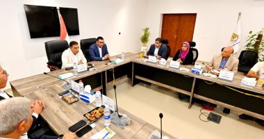 محافظ الدقهلية ووزير الإسكان يتابعان العمل بمنظومتى مياه الشرب والصرف الصحى بالمحافظة