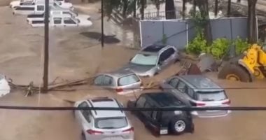 السيارات تسبح.. فيضانات عارمة تجتاح العاصمة الإثيوبية أديس أبابا (فيديو) فيضانات إثيوبيا
