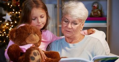 يوم الجدة الجميلة.. 5 أبراج من أفضل الجدات فى حياة أحفادها