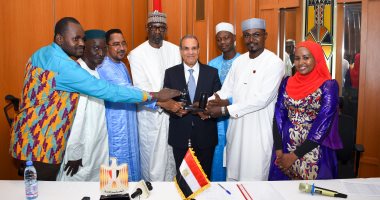 وزير الخارجية والهجرة يلتقى أعضاء جمعية مالى لخريجى الجامعات المصرية وزير الخارجية يلتقي بأعضاء جمعية مالي