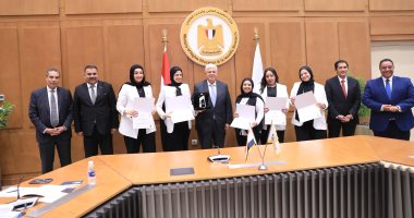 وزير التعليم العالى يكرم الطلاب الفائزين فى مسابقة "معًا" 