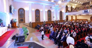 رئيس الطائفة يشهد تخرّج دفعة جديدة من كلية لاهوت مجمع المثال المسيحى