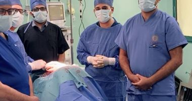 تفاصيل نجاح جراحة دقيقة لطفلة مصابة بكسر انفجاري في العمود الفقري بمستشفى سوهاج العام