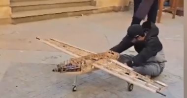الطلاب فى تجارب مع الدرون