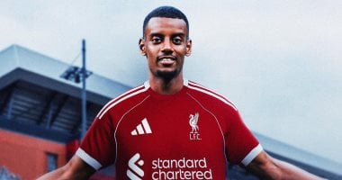 إيزاك يفضل الانتقال إلى ليفربول على حساب الهلال إيزاك