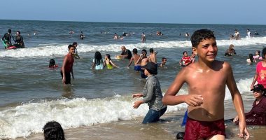 1.5 مليون مواطن يتوافدون على مصيف جمصة بسبب رحلات اليوم الواحد.. فيديو