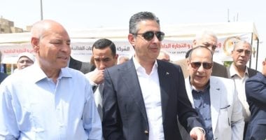  الدكتور شريف فاروق وزير التموين خلال تفقد الأسواق للاطمئنان على توافر السلع 
