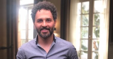 أحمد عزيز يجسد دور الطبيب المعالج لابنة أحمد فهمي فى مسلسل 2 قهوة أحمد عزيز