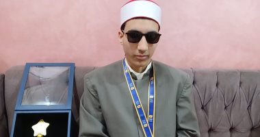 الطالب محمد رضا الشحات المتفوق فى الشهادة الأزهرية