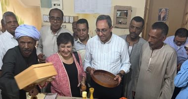 منبع صناعة الشال والفخار والخزف وأخشاب السرسوع.. محافظة قنا قبلة الحرف التراثية واليدوية.. المحافظ: مركز نقادة نموذج حى لتكامل مقومات السياحة.. ونعمل وفق رؤية لخلق مسارات جديدة تدعم الاقتصاد المحلى.. صور صناعة الخشب والفخار