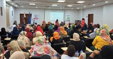 مكتبة مصر العامة بأسوان تستضيف لقاءً صحيًا لأسر اللاجئين السودانيين.. صور