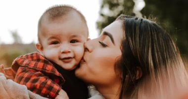 أبراج تتعامل بلطف مع ابناء أشقائها