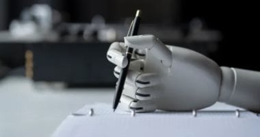 كتابة دعوة زفاف بالـ AI