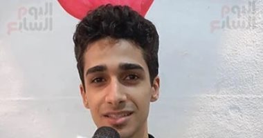 "مازن" ابن الشرقية يتحدى والصمم والتنمّر ويصبح من أوائل الجمهورية فى الدبلومات الفنية.. يعمل حلاقًا وعمره 10 سنوات لينفق على نفسه.. وأمنيته: رحلة عمرة لوالدته واستكمال دراسته الجامعية.. فيديو وصور الطالب مازن