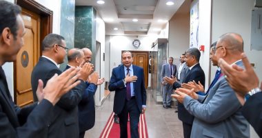 مجلس جامعة بنى سويف ينظم ممرا شرفيا لاستقبال الدكتور منصور حسن لبلوغه المعاش