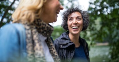 6 فحوصات مهمة للمرأة بعد سن الأربعين.. فحص صحة البشرة الأبرز