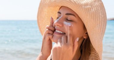 الترتيب الصحيح لروتين العناية بالبشرة صباحًا ومساءً مع الموجة الحارة