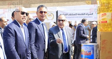 وزير التموين يفتتح فرعا جديدا لسوق اليوم الواحد بالجمالية الدكتور شريف فاروق وزير التموين