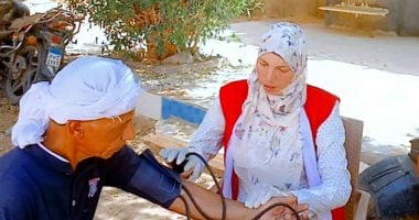 قوافل 100 يوم صحة بالوادى الجديد تواصل عملها بإخلاص وتفانى.. 45 فريقا متخصصا يقدم خدماته الطبية المجانية بأعلى مستويات الجودة لاستهداف 122 ألف مواطن.. عمل لا يتوقف للحفاظ على صدارة الجمهورية فى تحقيق المستهدف تواجد مكثف لفرق الصحة بالقرى