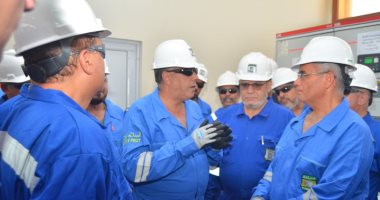 رئيس "المصرية للبترول" يتفقد حقول العلمين بشركة الحمرا