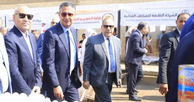 طرح بيض المائدة بسوق اليوم الواحد بالجمالية.. اعرف الأسعار الدكتور شريف فاروق وزير التموين يفتتح سوق اليوم الواحد بالجمالية