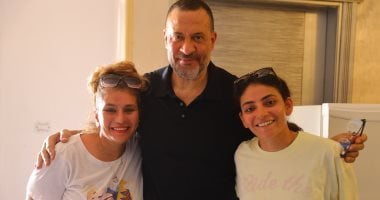 ماجد المصرى مع المنتجين ندى ورنا السبكي