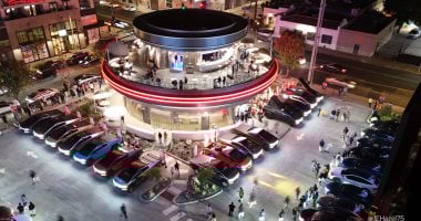 إيلون ماسك فى مرمى الانتقادات بسبب مطعمه الجديد تسلا.. فيديو وصور مطعم إيلون ماسك