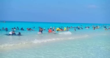 صيف ساخن جدا.. شواطئ الساحل الشمالى تواصل استقبال عشاقها.. مصيف مطروح يشهد إقبالا كبيرا وارتفاع نسب الإشغال الفندقى والمصيفى.. تطوير الكورنيش حضارياً وسياحياً غير واجهة المدينة وزاد من متعة رواده.. صور شواطئ مطروح الخلابة