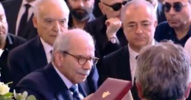 الرئيس اللبناني جوزيف عون يمنح زياد الرحباني وسام الأرز الوطني رتبة كومندور قداس زياد الرحبانى