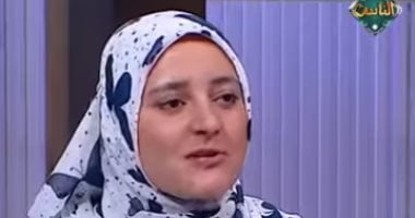 حكم الدردشة مع صحابي على الموبايل في الحمام؟.. أمينة الفتوى تجيب وسام الخولى
