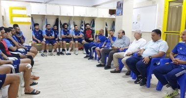 محسن صلاح وعادل فتحى يحفزان لاعبى المقاولون قبل بداية الدورى المقاولون